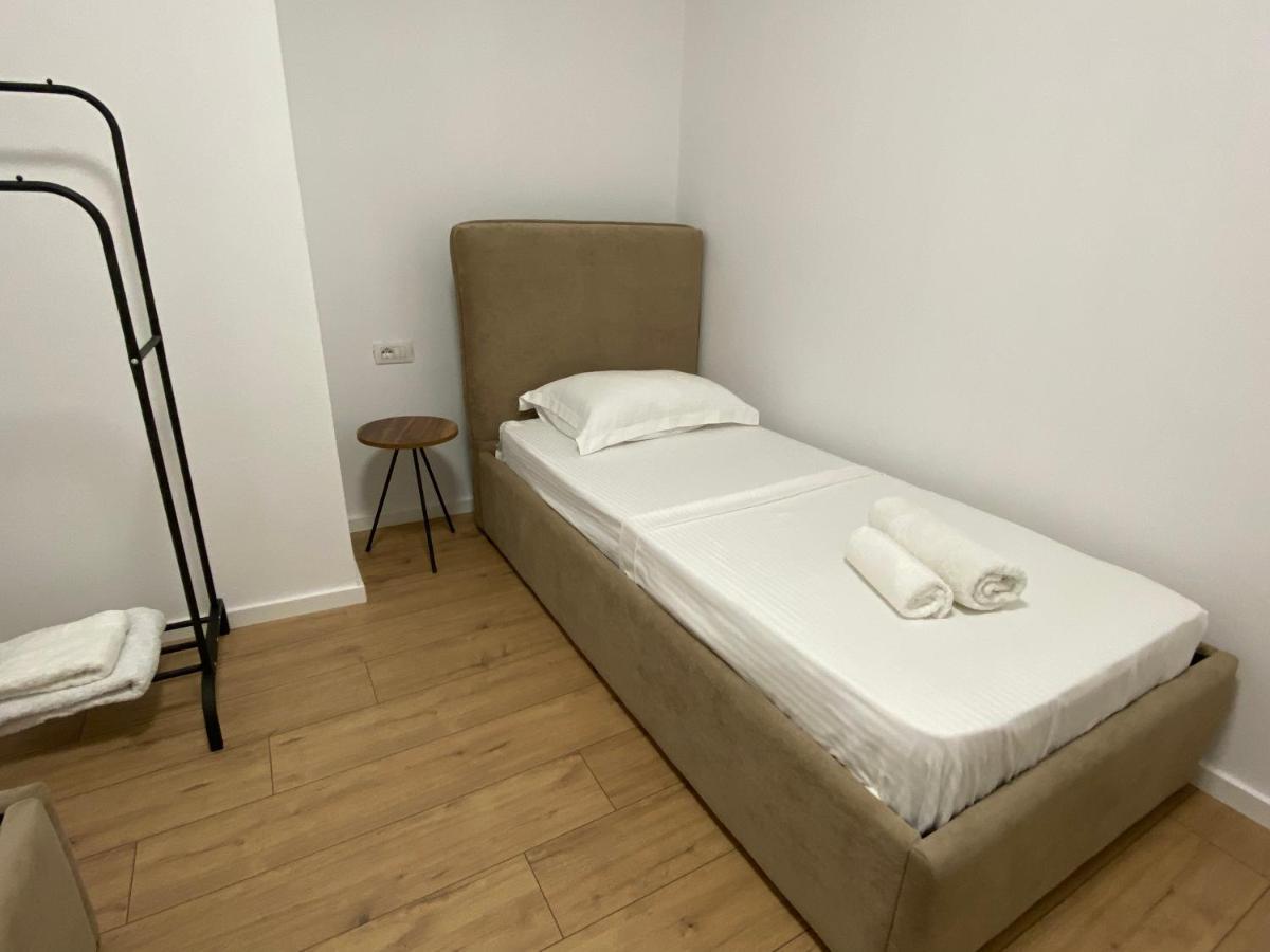 Brand New Apts Located At The City'S Main Square-100 Mbs Wifi Дуррес Екстер'єр фото