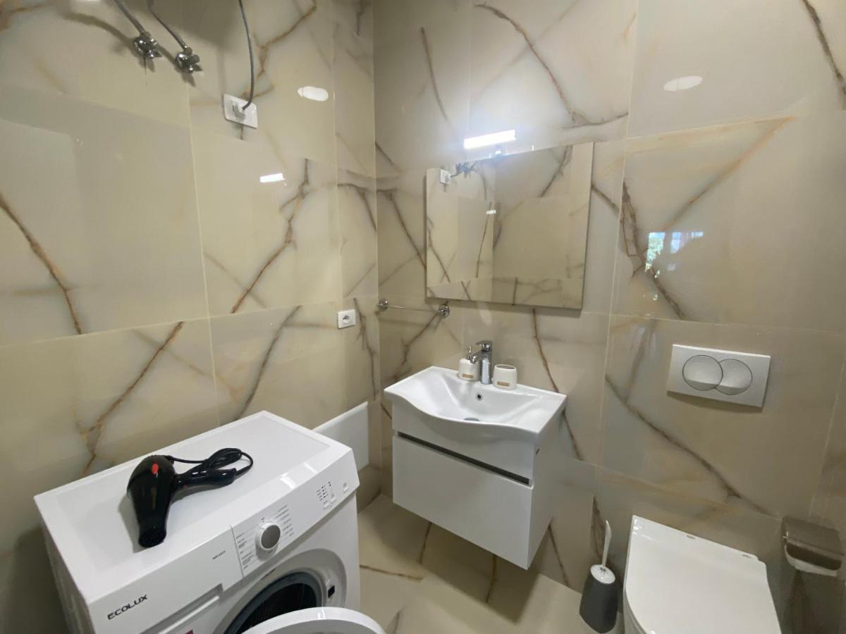 Brand New Apts Located At The City'S Main Square-100 Mbs Wifi Дуррес Екстер'єр фото