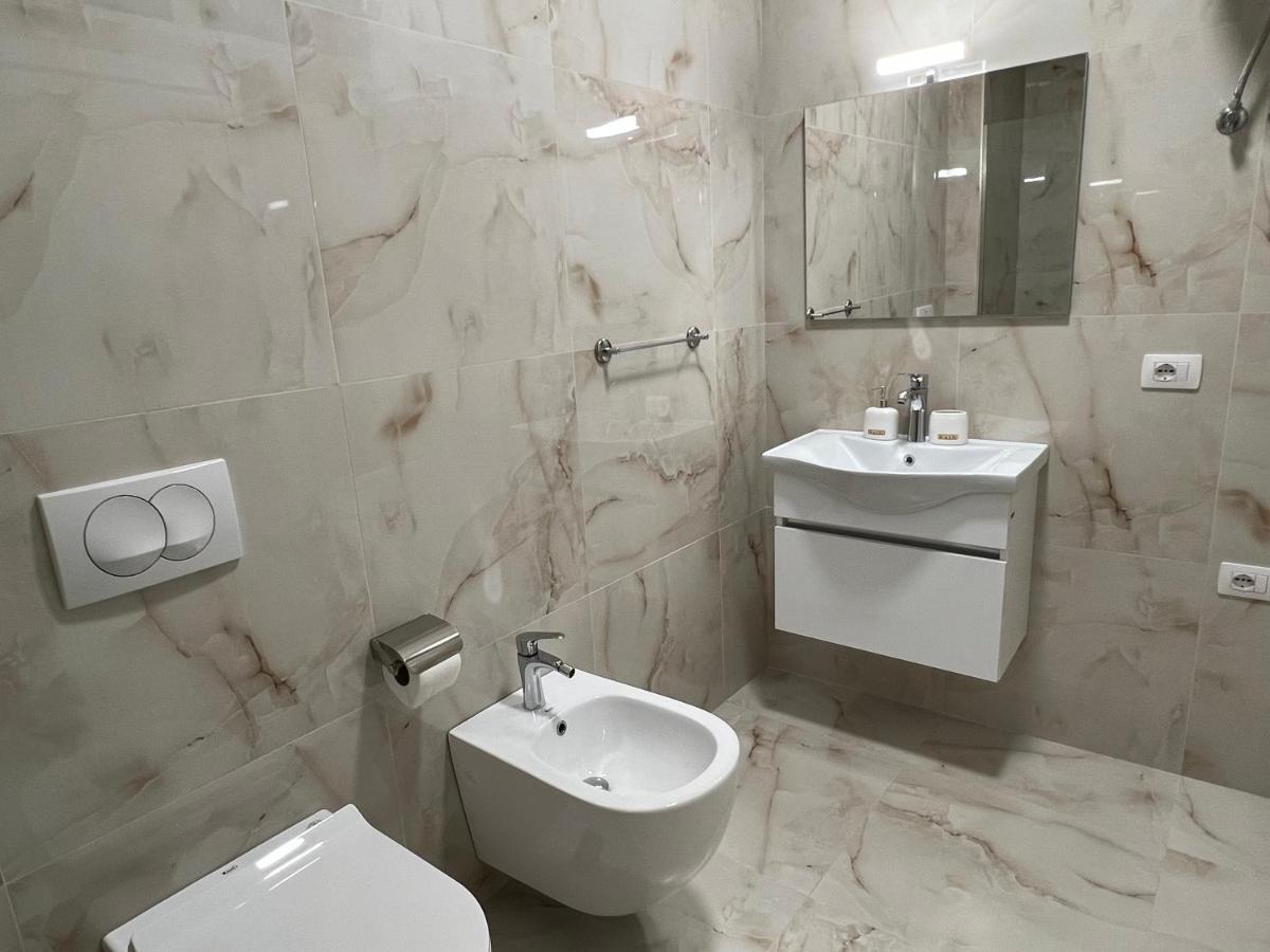 Brand New Apts Located At The City'S Main Square-100 Mbs Wifi Дуррес Екстер'єр фото