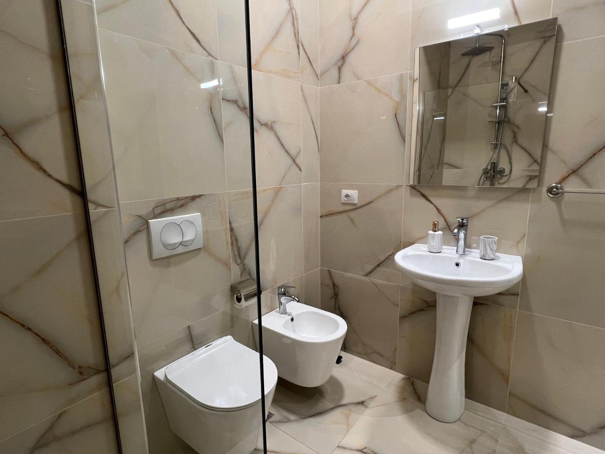 Brand New Apts Located At The City'S Main Square-100 Mbs Wifi Дуррес Екстер'єр фото