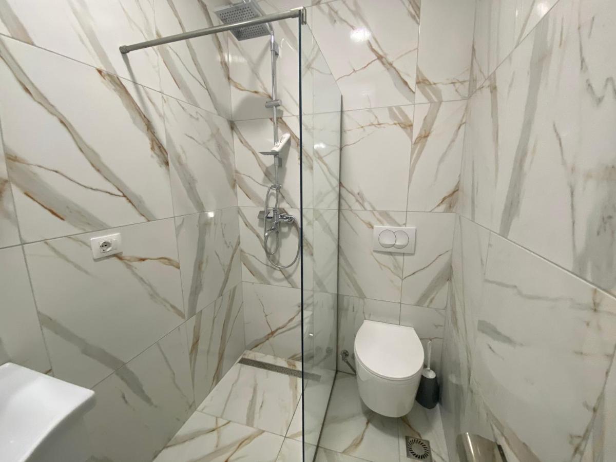 Brand New Apts Located At The City'S Main Square-100 Mbs Wifi Дуррес Екстер'єр фото